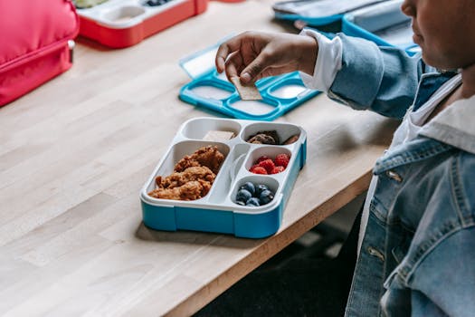 kids packing a plastic-free lunch